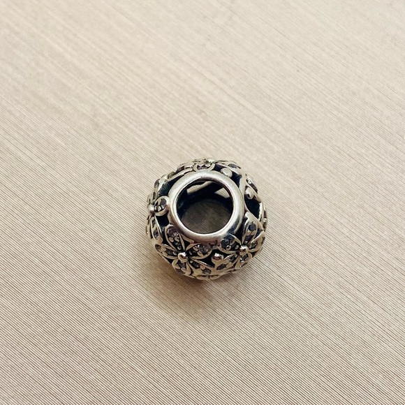 EUC Pandora 791492CZ Sterling Silver Dazzling Daisy Meadow Openworks Bead w/ CZ - Picture 8 of 9